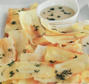 Chips-de-aipim-assados-com-molho-de-queijo-coalho