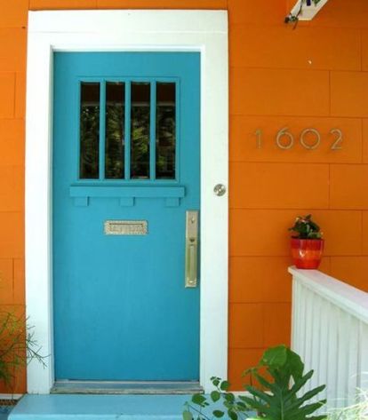 porta azul e laranja