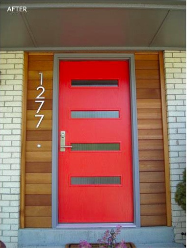 porta vermelha com madeira